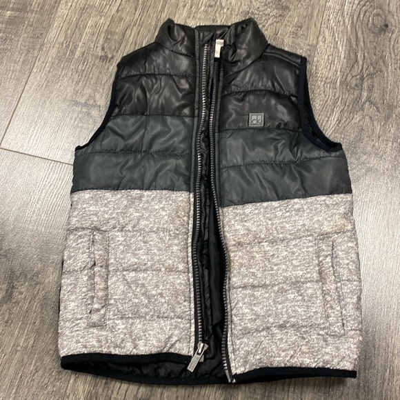 Calvin Klein boys puffer vest - Picture 1 of 4